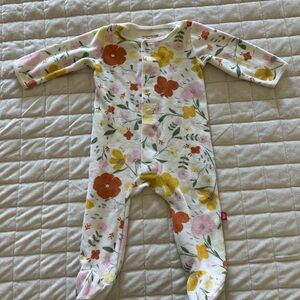 MAGNETIC ME 3-6M FOOTIE PJS